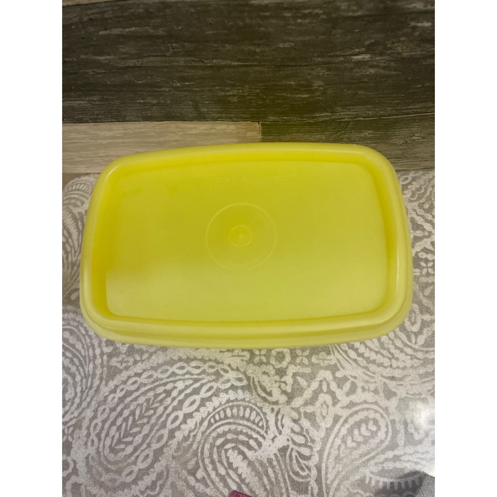 Vintage Tupperware rectangular Container Yellow Lid Kitchen Storage replacement - Picture 2 of 3